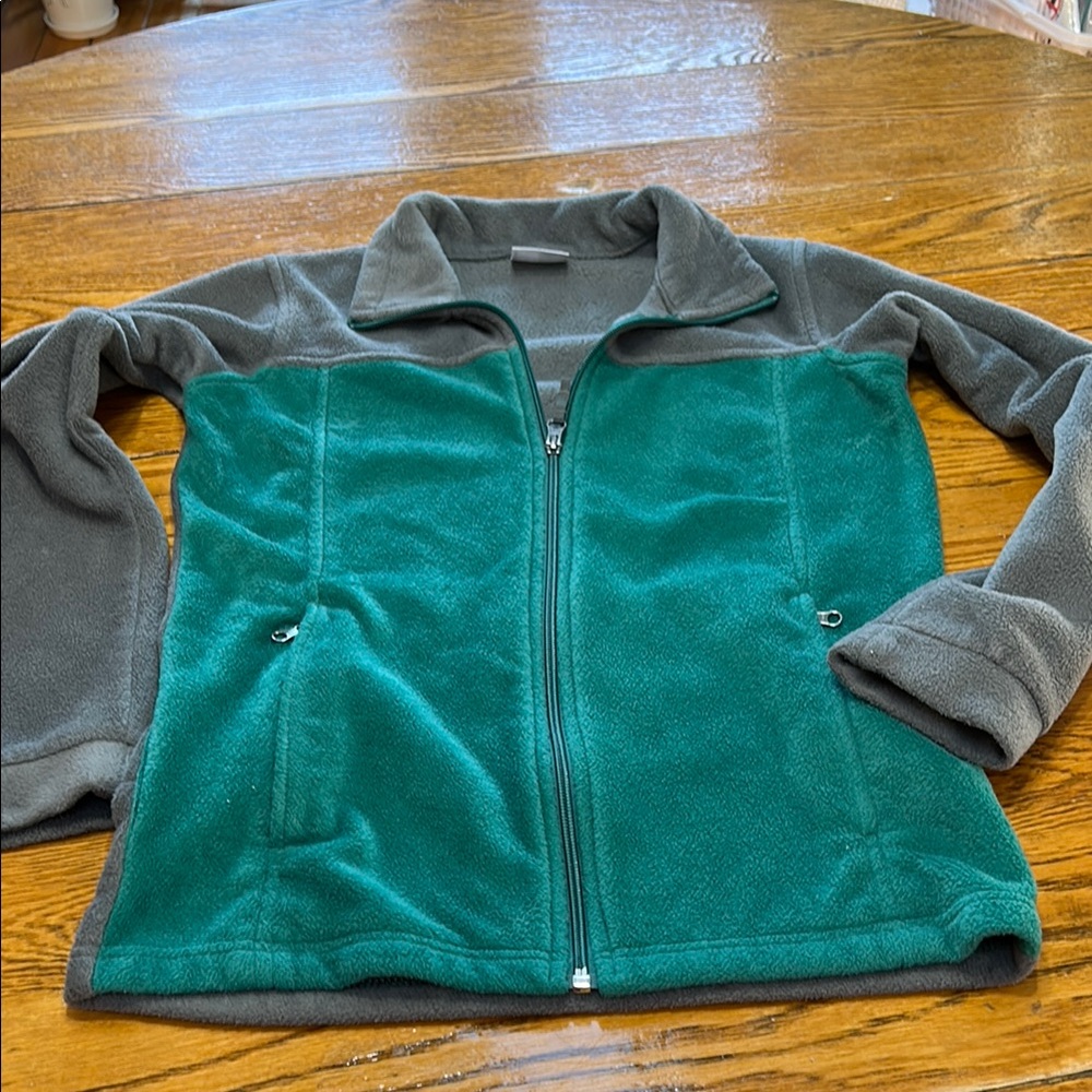 Columbia Boys Steen Mountain II fleece jacket.  Zip front. Large (14-16)